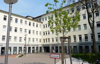 Gebäude auf dem Gelände des Klinikums Ernst von Bergmann
