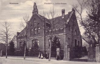Lutherstraße 1 (Bildquelle: Historische Postkartenansicht J. Goldiner, Potsdam Museum)