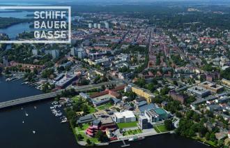 Luftbild des Erlebnisquartiers Schiffbauergasse am Tiefen See 