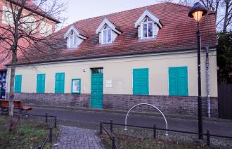 Dieses Foto zeigt die Seniorenfreizeitstätte Weberhaus Babelsberg.