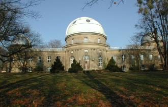 Sternwarte Hauptgebäude (© Jörg Limberg)