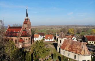 Alte Dorfkirche Golm und Neue Kirche Golm, Foto: Johannes Gräbner, Lizenz: Kirchbauverein Golm e.V. 