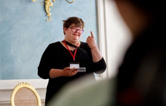 Führung in Leichter Sprache mit Beschäftigten der Oberlin Werkstätten Potsdam in den Neuen Kammern von Sanssouci, Foto: Marcus Grünschneider, Lizenz: Oberlin Werkstätten gGmbH