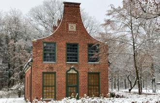 Jagdschloss Stern im Schnee, Foto: Förderverein Jagdschloss Stern-Parforceheide e.V., Lizenz: Förderverein Jagdschloss Stern-Parforceheide e.V.
