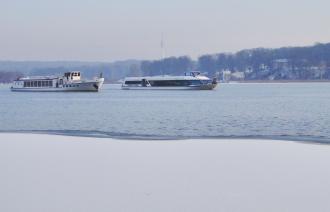 MS Königswald und MS Belvedere vor dem kleinen Schloß im Park Babelsberg, Foto: Weisse Flotte Potsdam GmbH, Lizenz: Weisse Flotte Potsdam GmbH