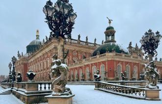 Das Neue Palais im Winter, Foto: Jörg Kirschstein, Lizenz: SPSG