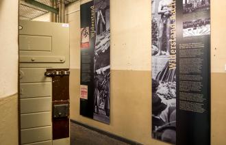 Ausstellungsmodul NS-Zeit in der Gedenkstätte Lindenstraße , Foto: Foto Günter Schneider, Lizenz: © Stiftung Gedenkstätte Lindenstraße