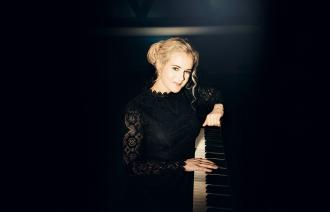 Aleksandra Mikulska am Klavier, Foto: Irene Zandel, Lizenz: Aleksandra Mikulska