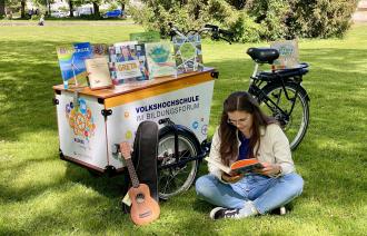 Lesen im Park, Foto: NIcole Wagner, Lizenz: SLB