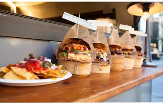 Food Festival Potsdam, Foto: ©Maica von Getty Images , Lizenz: ©Maica von Getty Images via Canva.com