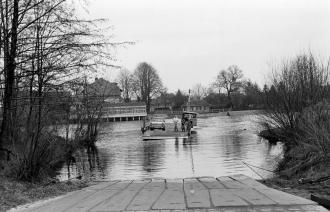 Wanderung durch die Mark Brandenburg, Fähre Geltow - Caputh 1990 , Foto: © Hildegard Ochse, Lizenz: Benjamin Ochse