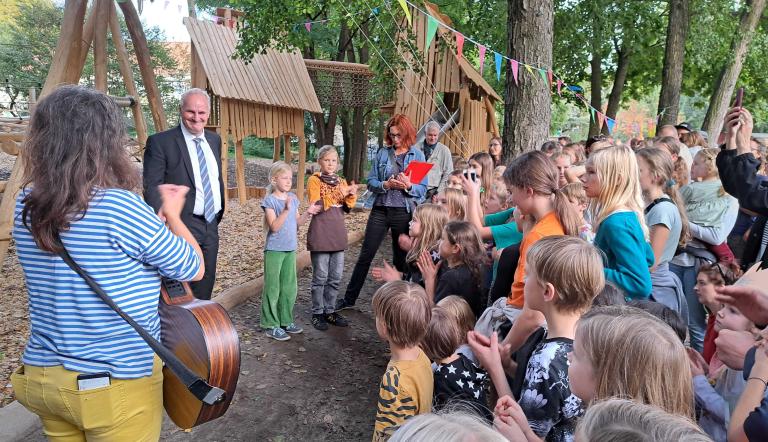Die Spielwelt Westkurve wird feierlich eröffnet.