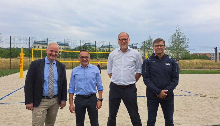 Volleyball-Feld im Volkspark eröffnet, Foto: LHP/Juliane Güldner Volleyball-Feld im Volkspark eröffnet, Foto: LHP/Juliane Güldner