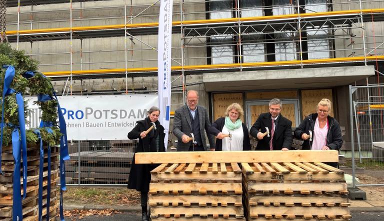 Richtfest Dreifeldsporthallee Luftschiffhafen