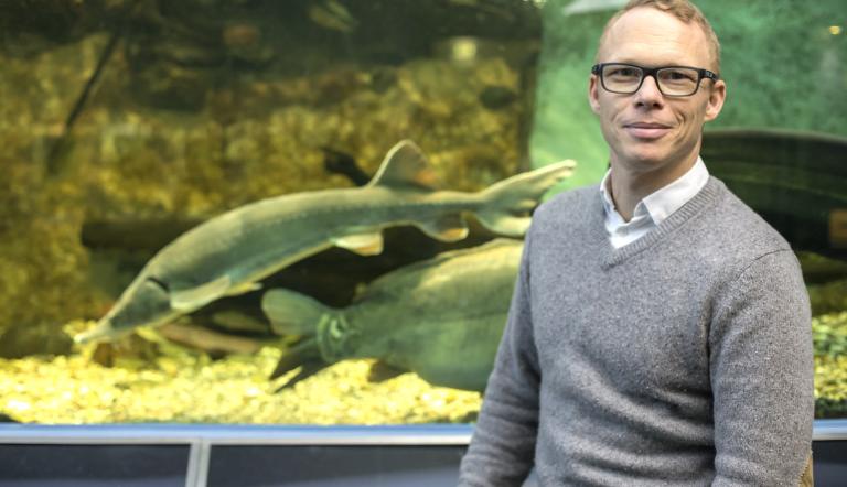 Museumsdirektor Dr. Jobst Pfaender im Aquarium