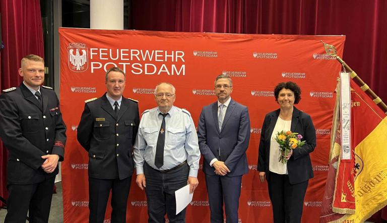 Auszeichnung durch Mike Schubert, Brigitte Meier und Ralf Krawinkel