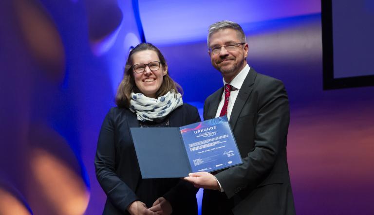 Dr. Annika Heike Stechemesser erhält 2024 den Potsdamer Nachwuchswissenschaftenpreis.