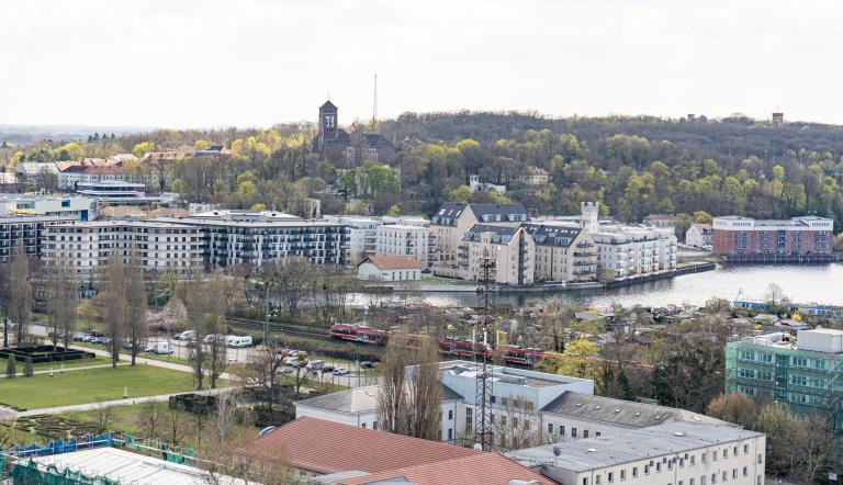 Potsdam mit Blick Richter Speicherstadt, Havel und Brauhausberg 