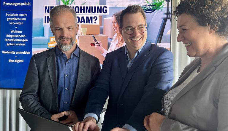 Andy Meier, Michael Hantzsche und Brigitte Meier bei der Vorstellung der neuen digitalen Dienstleistungen Andy Meier, Michael Hantzsche und Brigitte Meier bei der Vorstellung der neuen digitalen Dienstleistungen