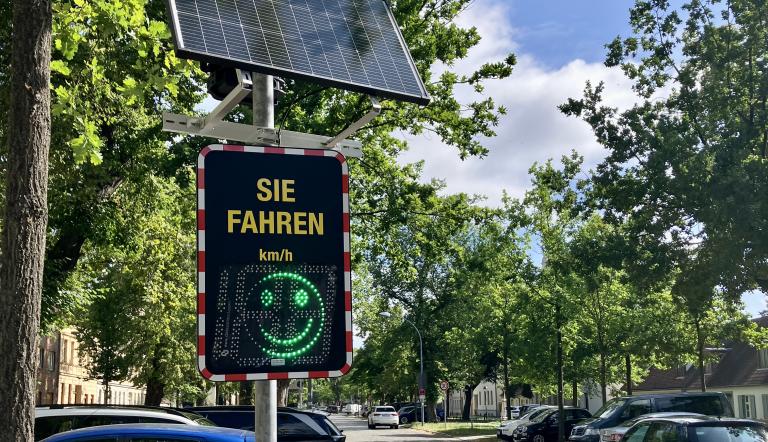 Geschwindigkeitsanzeiger