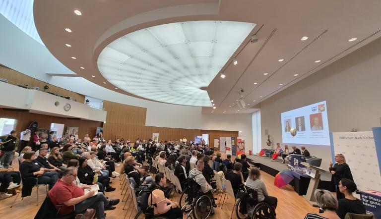 Publikum beim Inklusiven Kaffeeklatsch 2026