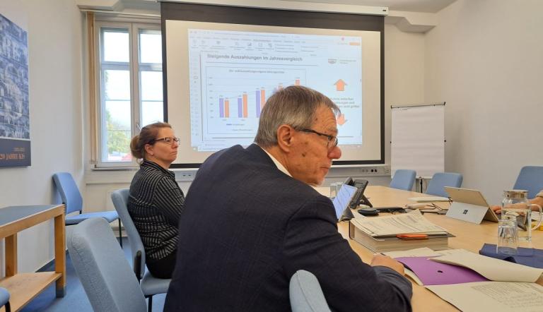 Bürgermeister Burkhard Exner bei der Vorstellung des Jahresberichts 2024