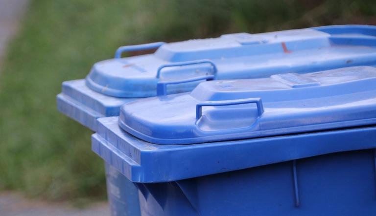 Blaue Tonne