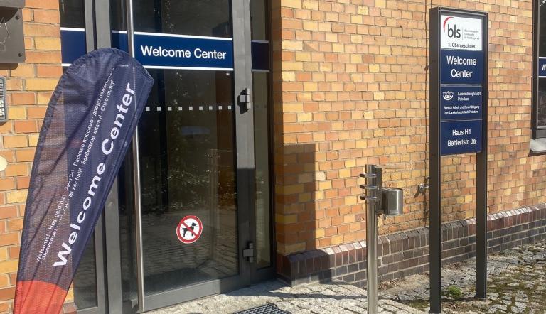 Eingangtür des Welcome Centers Potsdam