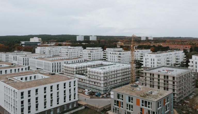 Zu sehen ist das Gymnasium im Brunnenviertel.