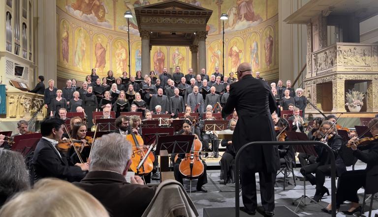 Festkonzert in der Nikolaikirche mit dem Nikolaichor, dem Staatsorchester Frankfurt, Sängerinnen und Sängern aus Bonn und Björn O. Wiede.