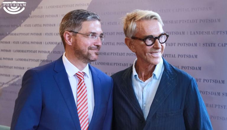 Oberbürgermeister Mike Schubert mit Wolfgang Joop.