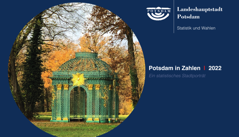 Potsdam in Zahlen - Ein statistisches Stadtporträt Die Titelseite des Flyers Potsdam in Zahlen 2022, welche ein Bild der Sonnenlaube im Park Sanssouci zeigt.