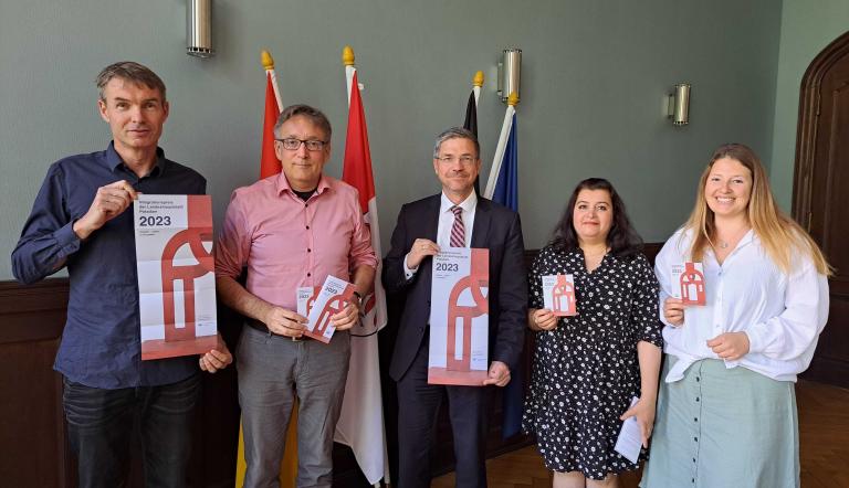Oberbürgermeister Mike Schubert, Pete Heuer, Vorsitzender der Stadtverordnetenversammlung, Amanda Palenberg, Beauftragte für Migration und Integration, sowie Fereshta Hussain, Vorsitzende des Migrantenbeirates informieren über den 19. Integrationspreis. Oberbürgermeister Mike Schubert, Pete Heuer, Vorsitzender der Stadtverordnetenversammlung, Amanda Palenberg, Beauftragte für Migration und Integration, sowie Fereshta Hussain, Vorsitzende des Migrantenbeirates informieren über den 19. Integrationspreis.