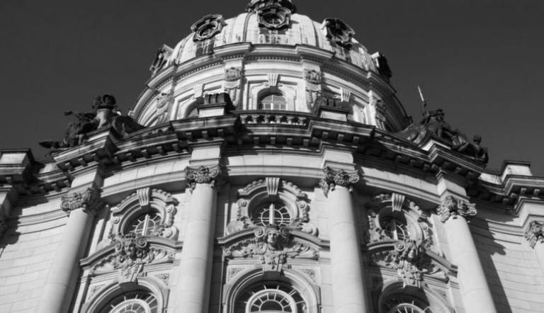 Rathaus Potsdam, schwarz-weiß. Foto Landeshauptstadt Potsdam/Frank Daenzer