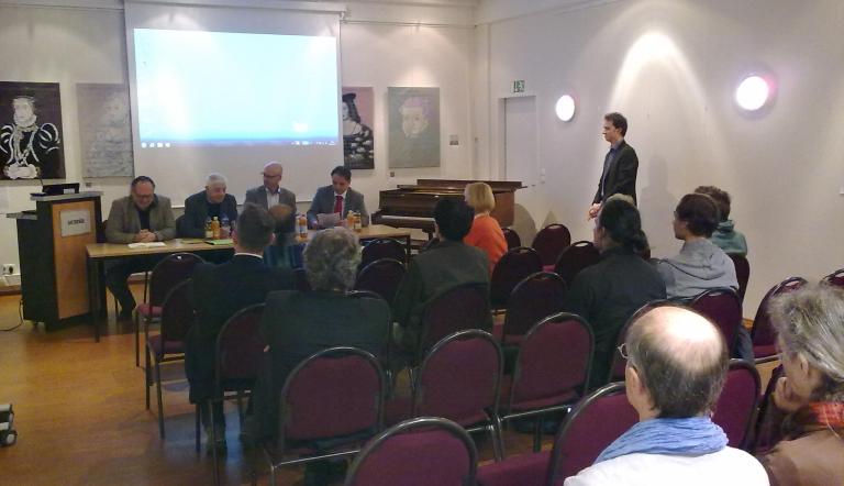 Diskussionsrunde zum Thema "Verkehr und Klima" in der Urania