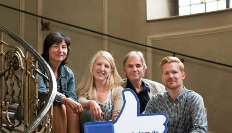 Dr. Sigrid Sommer, Marketingleiterin, Madleen Köppen und Uwe Salomon aus dem Marketing Bereich und Frank Daenzer vom Projektteam des Bürgerhaushalts. Dr. Sigrid Sommer, Marketingleiterin, Madleen Köppen und Uwe Salomon aus dem Marketing Bereich und Frank Daenzer vom Projektteam des Bürgerhaushalts.