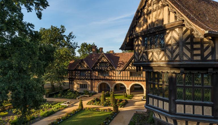 Schloss Cecilienhof Das Bild zeigt Schloss Cecilienhof im Neuen Garten in Potsdam.