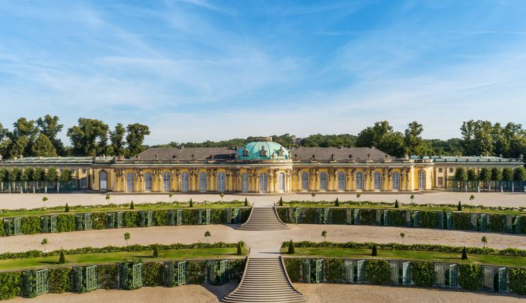 Das Bild zeigt Schloss Sanssouci.