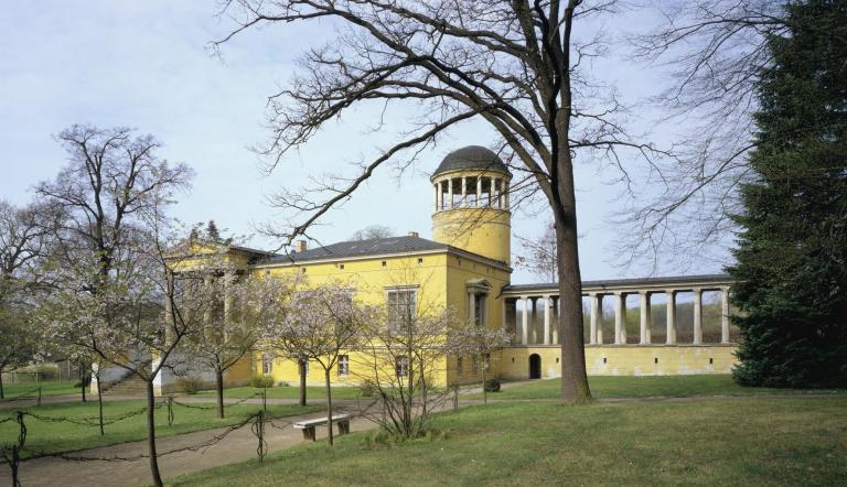 Schloss Lindstedt wurde ab 1858 als Alterssitz für König Friedrich Wilhelm IV umgebaut. Jetzt können darin Empfänge stattfinden und es darf geheiratet werden.