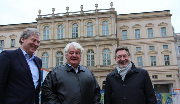 Architekt Thomas Albrecht mit Prof. Hasso Plattner und Oberbürgermeister Jann Jakobs (v.l.n.r.) vor dem neuen Museum Barberini.