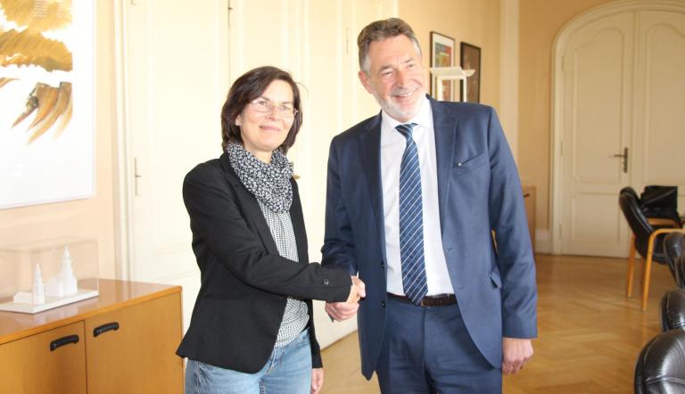 Oberbürgermeister empfängt neue Superintendentin Angelika Zädow.