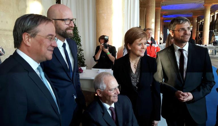 Armin Laschet, Moritz van Dülmen, Wolfgang Schäuble, Nicola Sturgeon und Mike Schubert beim M100 Media Award