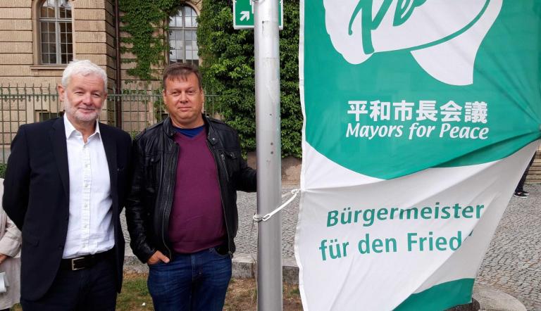 423 | Flagge zeigen! Für eine atomwaffenfreie Welt | Landeshauptstadt ...