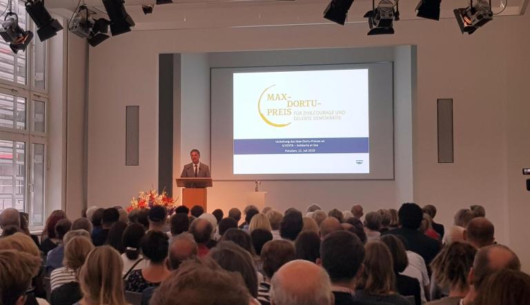 Oberbürgermeister Mike Schubert bei der Vergabe des Max-Dortu-Preises im Potsdam Museum 2019.