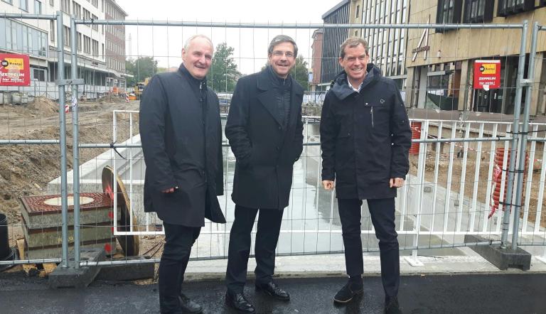 Bernd Rubelt, Mike Schubert und Dr. Ulf Kämpfer (v.l.) schauen sich das Projekt Kleiner Kiel-Kanal an. Bernd Rubelt, Mike Schubert und Dr. Ulf Kämpfer (v.l.) schauen sich das Projekt Kleiner Kiel-Kanal an.