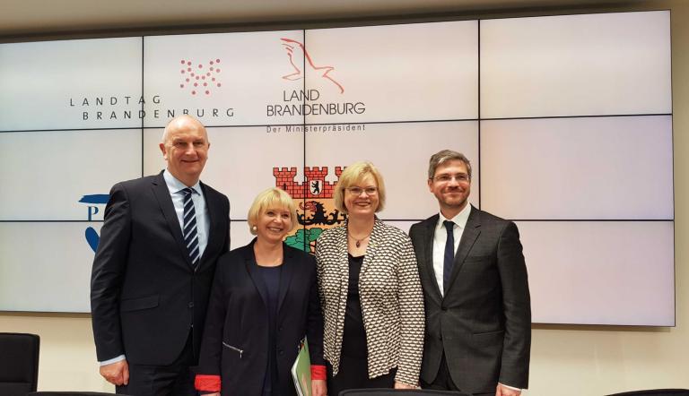 Dietmar Woidke, Ulrike Liedtke, Cerstin Richter-Kotowski und Mike Schubert stellen das Programm für den 10. November 2019 vor. Dietmar Woidke, Ulrike Liedtke, Cerstin Richter-Kotowski und Mike Schubert stellen das Programm für den 10. November 2019 vor.