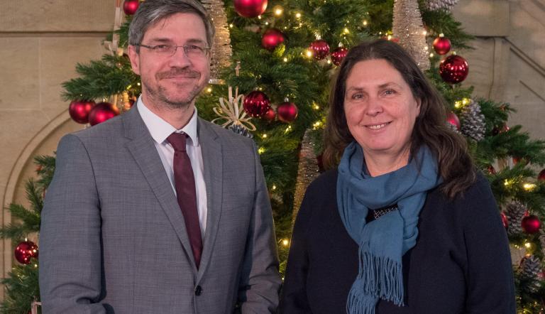 Oberbürgermeisters Mike Schubert und Heike Borchardt von der Hoffbauer-Stiftung