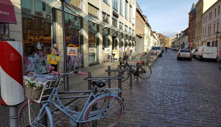 Neue Abstellmöglichkeiten für Fahrräder in der Innenstadt Neue Abstellmöglichkeiten für Fahrräder in der Innenstadt
