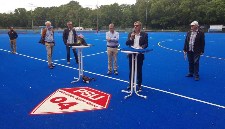 Eröffnung der neuen Hockey-Anlage nach der Sanierung: Bürgermeister Burkhard Exner.