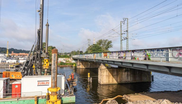 Fuß- und Radwegbrücke über den Großen Zernsee. Fuß- und Radwegbrücke über den Großen Zernsee.